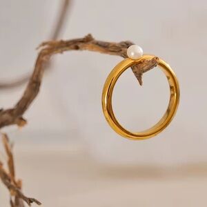 Chic Fashion Ring in Stainless Steel Inlaid Genuine Freshwater Pearl Size 6 PVD